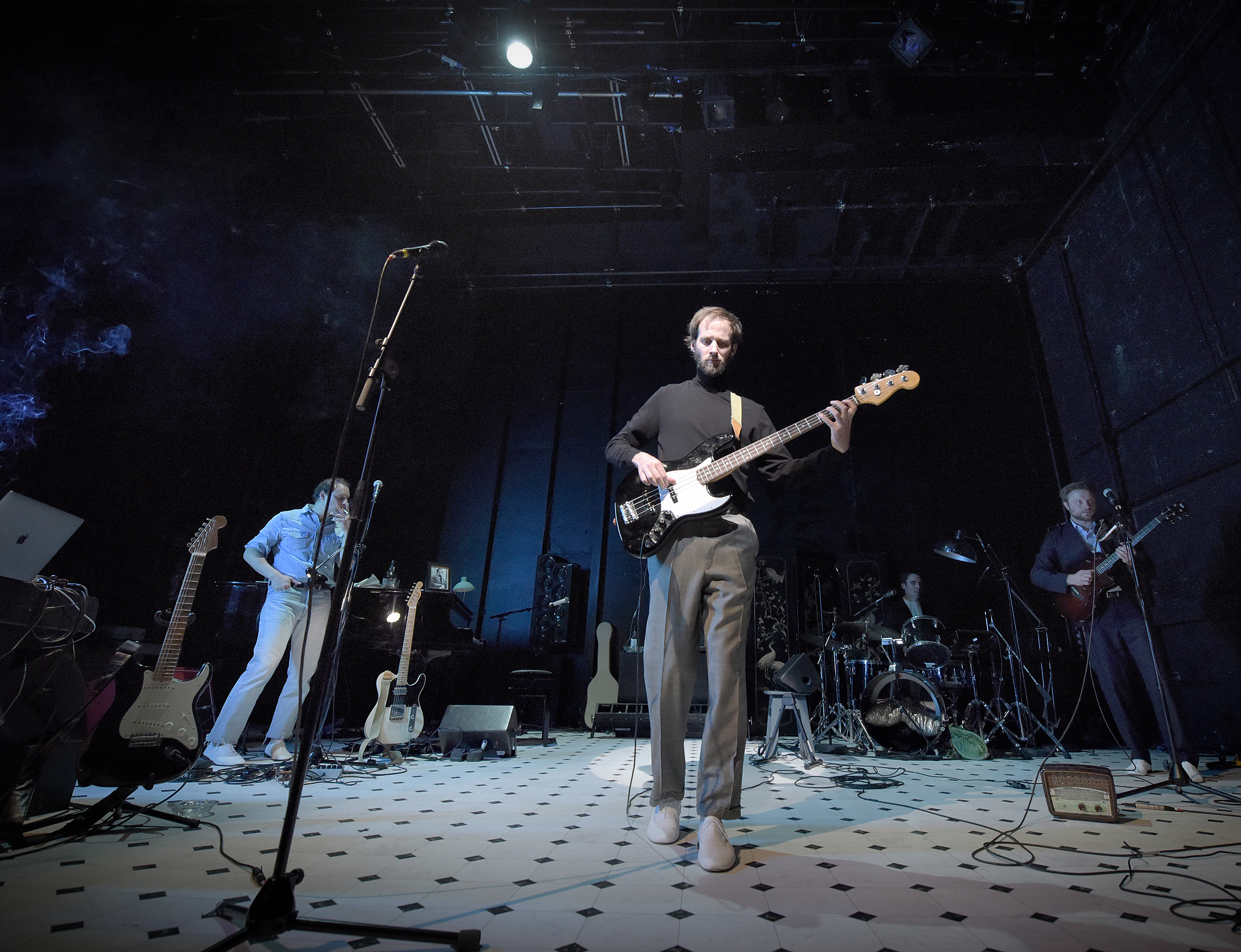 Les Serge (Gainsbourg point barre)